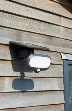 Luxform Intelligent Solar Montevideo 500 Lumen Security Light -Tuin Decoratie 8719099291078 D